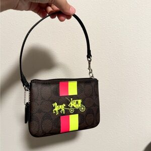 coach signature print brown horse and carriage